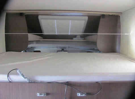 camping-car BAVARIA ARCTIC  intérieur / couchage principal